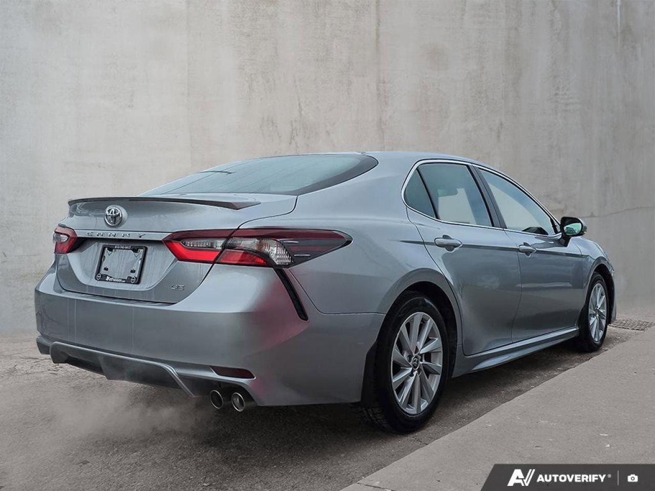 2024 Toyota Camry SE Photo