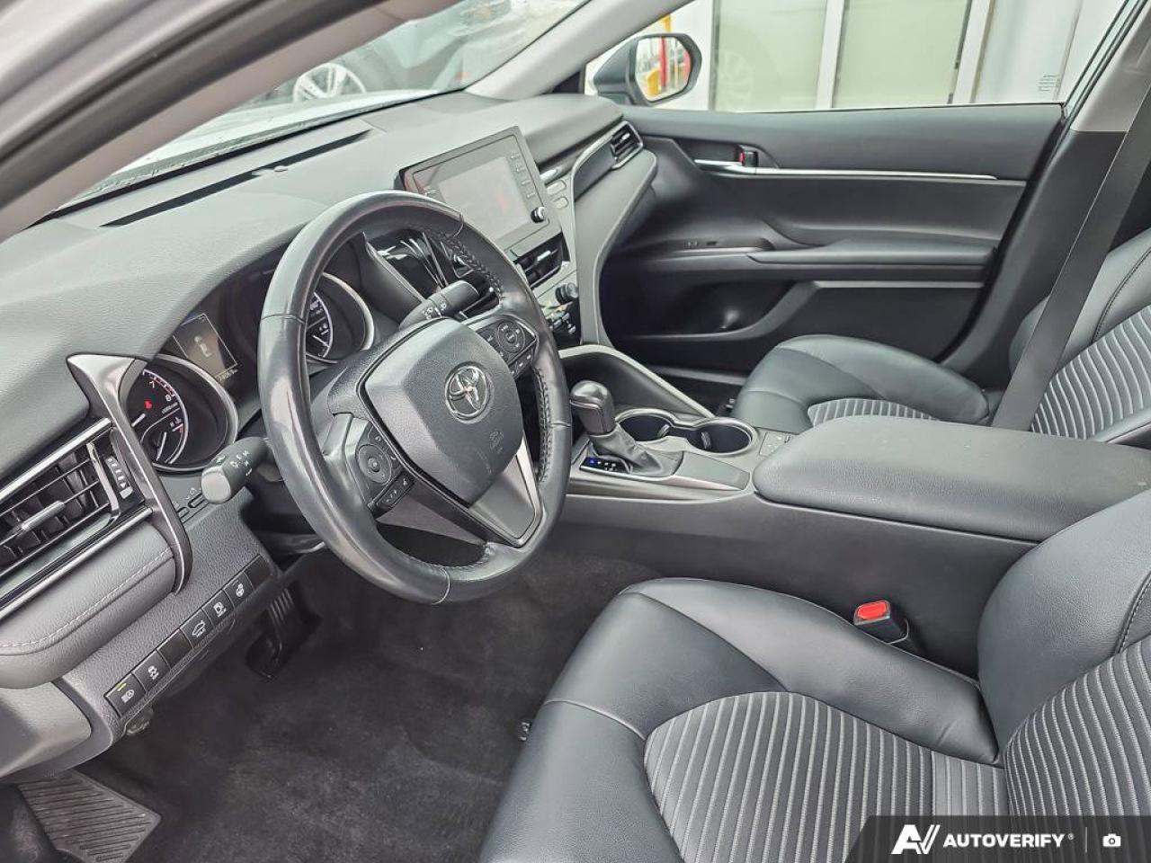 2024 Toyota Camry SE Photo