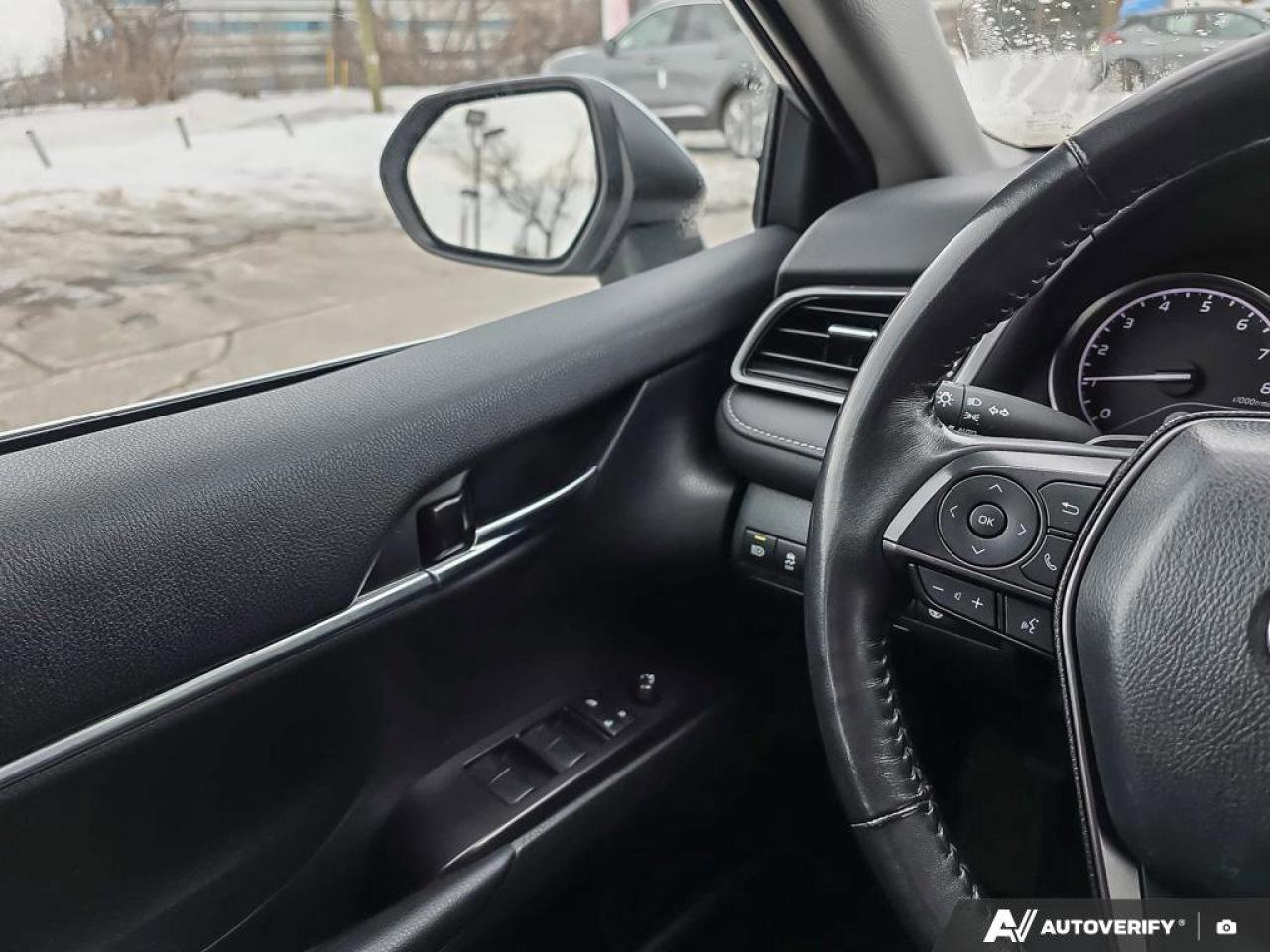 2024 Toyota Camry SE Photo