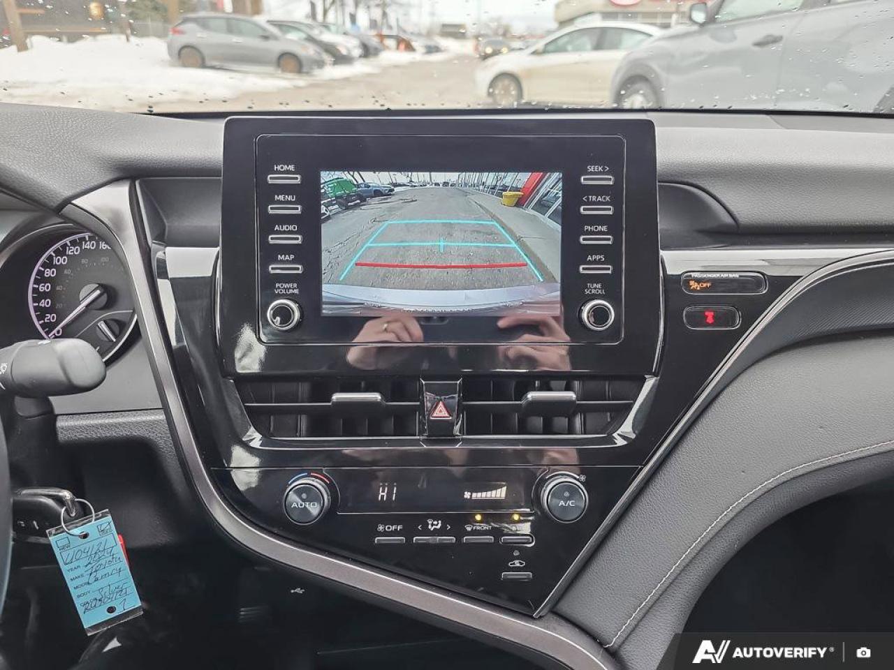 2024 Toyota Camry SE Photo