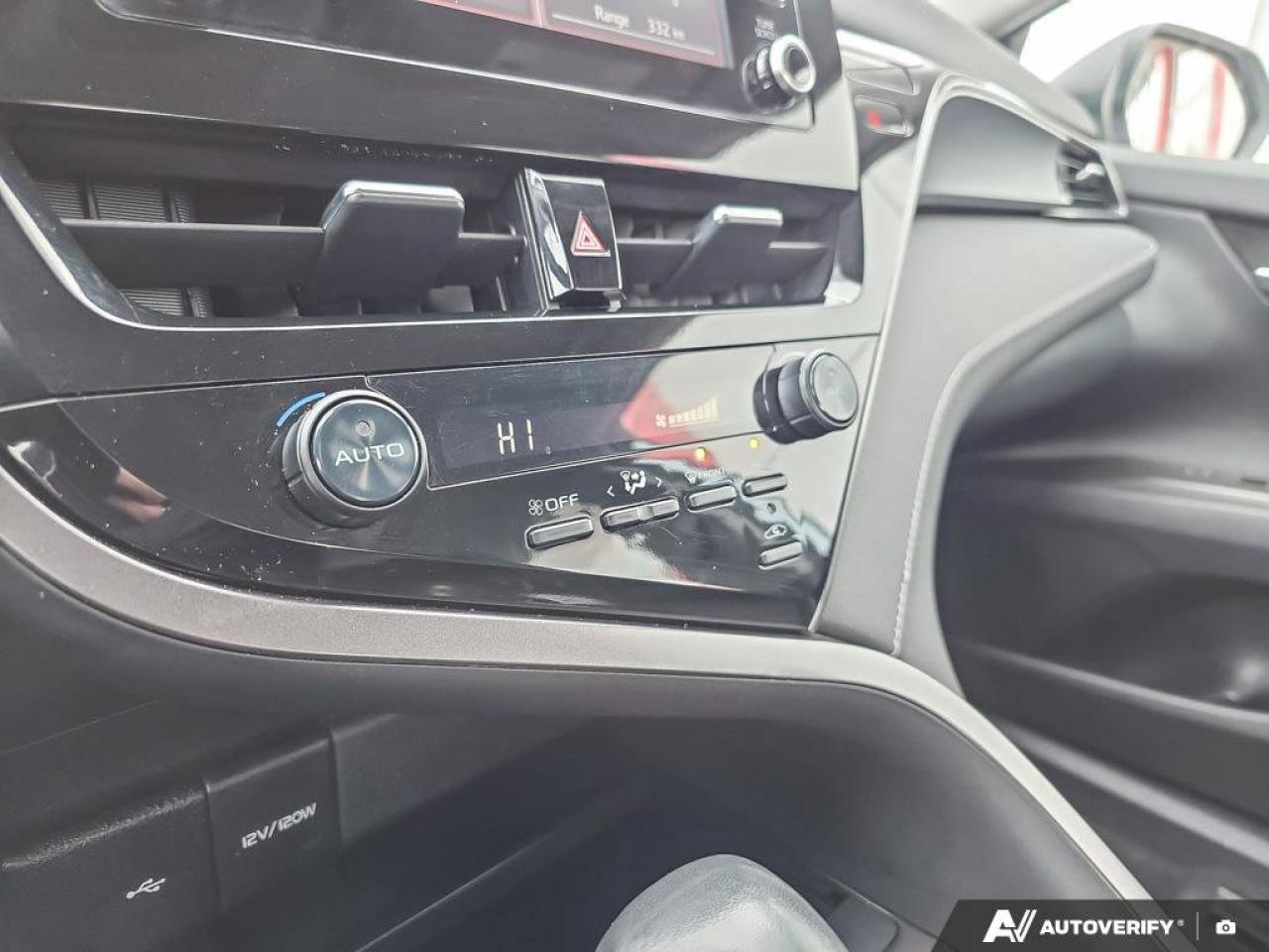 2024 Toyota Camry SE Photo