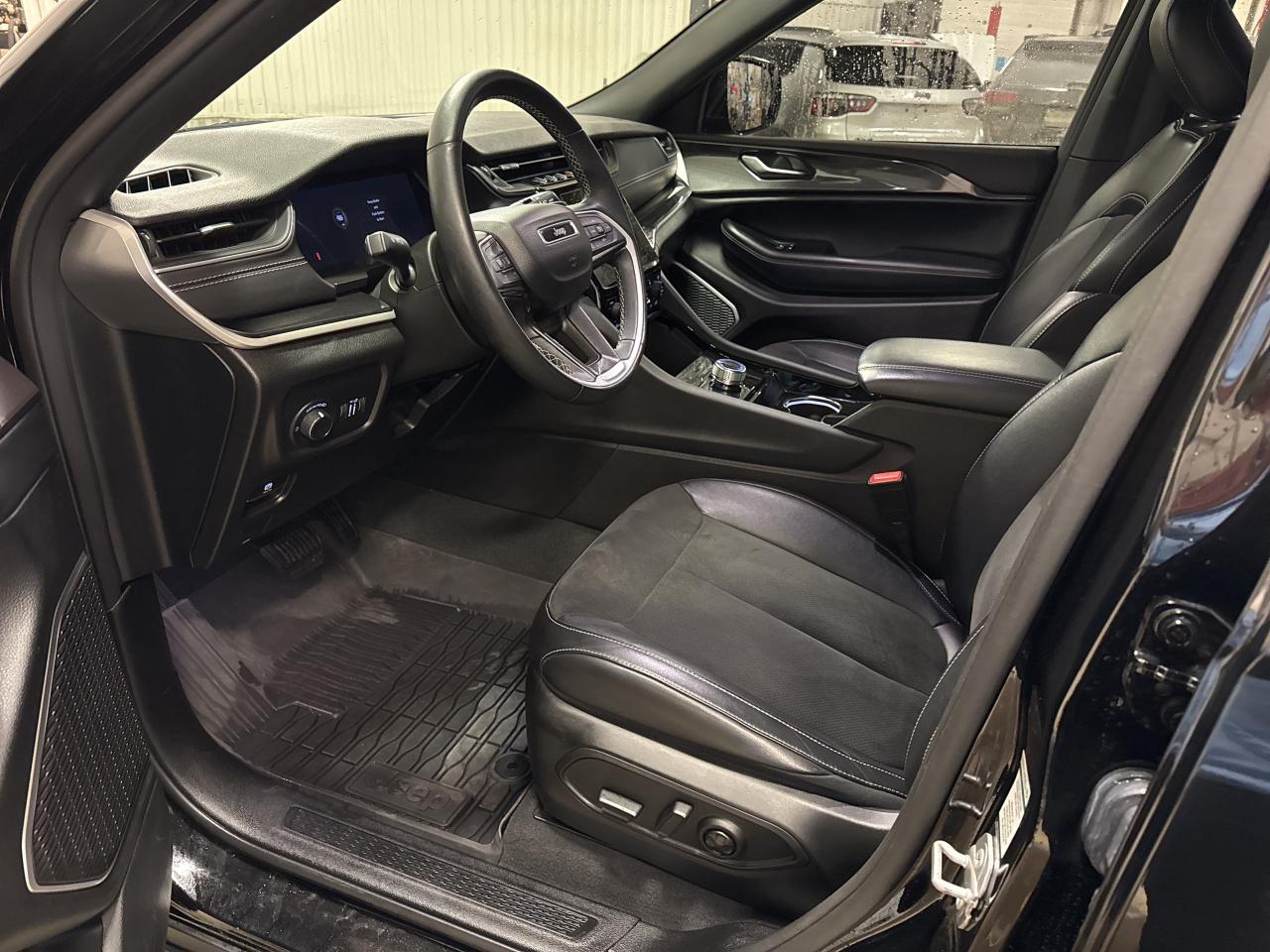 2022 Jeep Grand Cherokee L ALTITUDE Photo