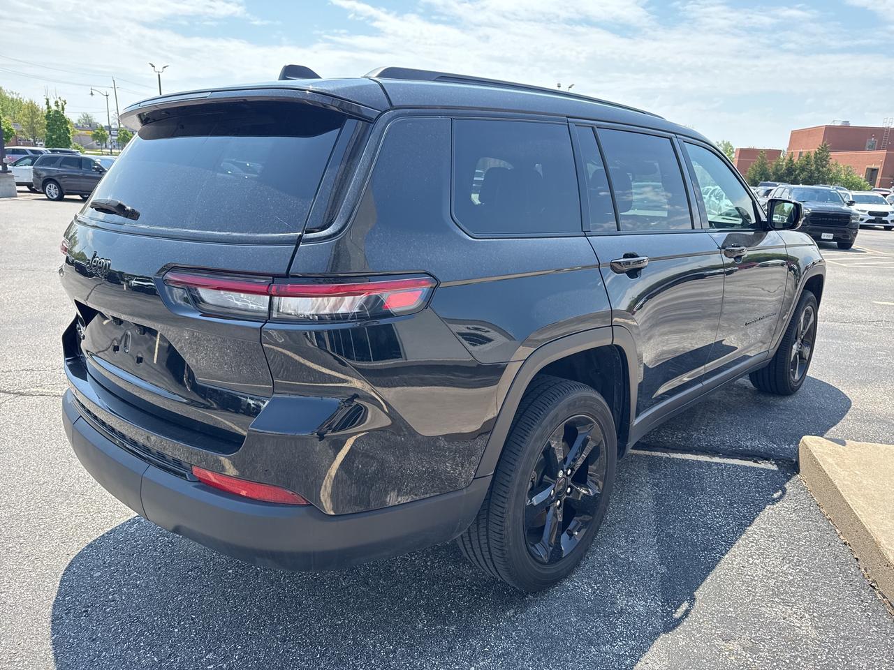 2022 Jeep Grand Cherokee L ALTITUDE Photo