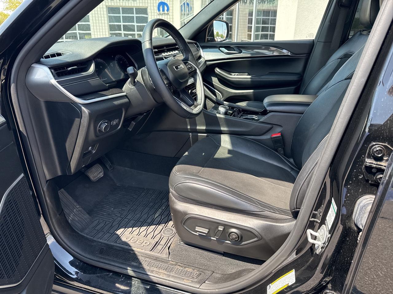 2022 Jeep Grand Cherokee L ALTITUDE Photo