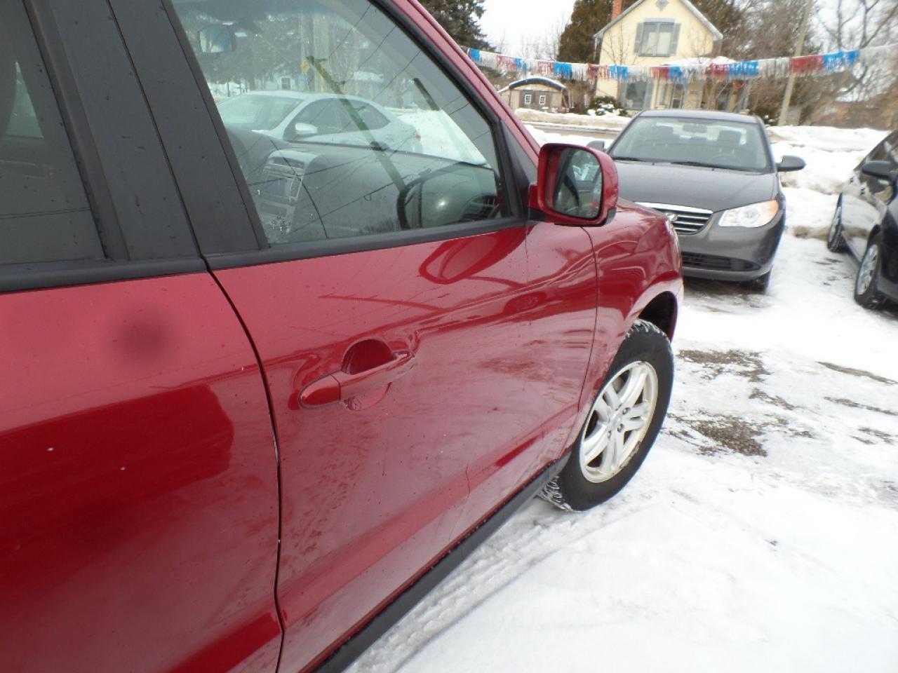 2012 Hyundai Santa Fe FWD 4dr I4 Auto GL Photo