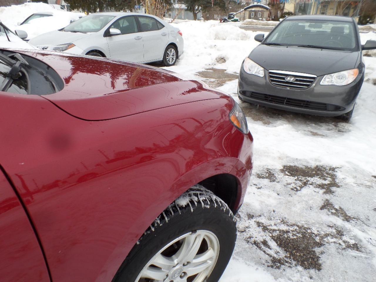 2012 Hyundai Santa Fe FWD 4dr I4 Auto GL Photo3