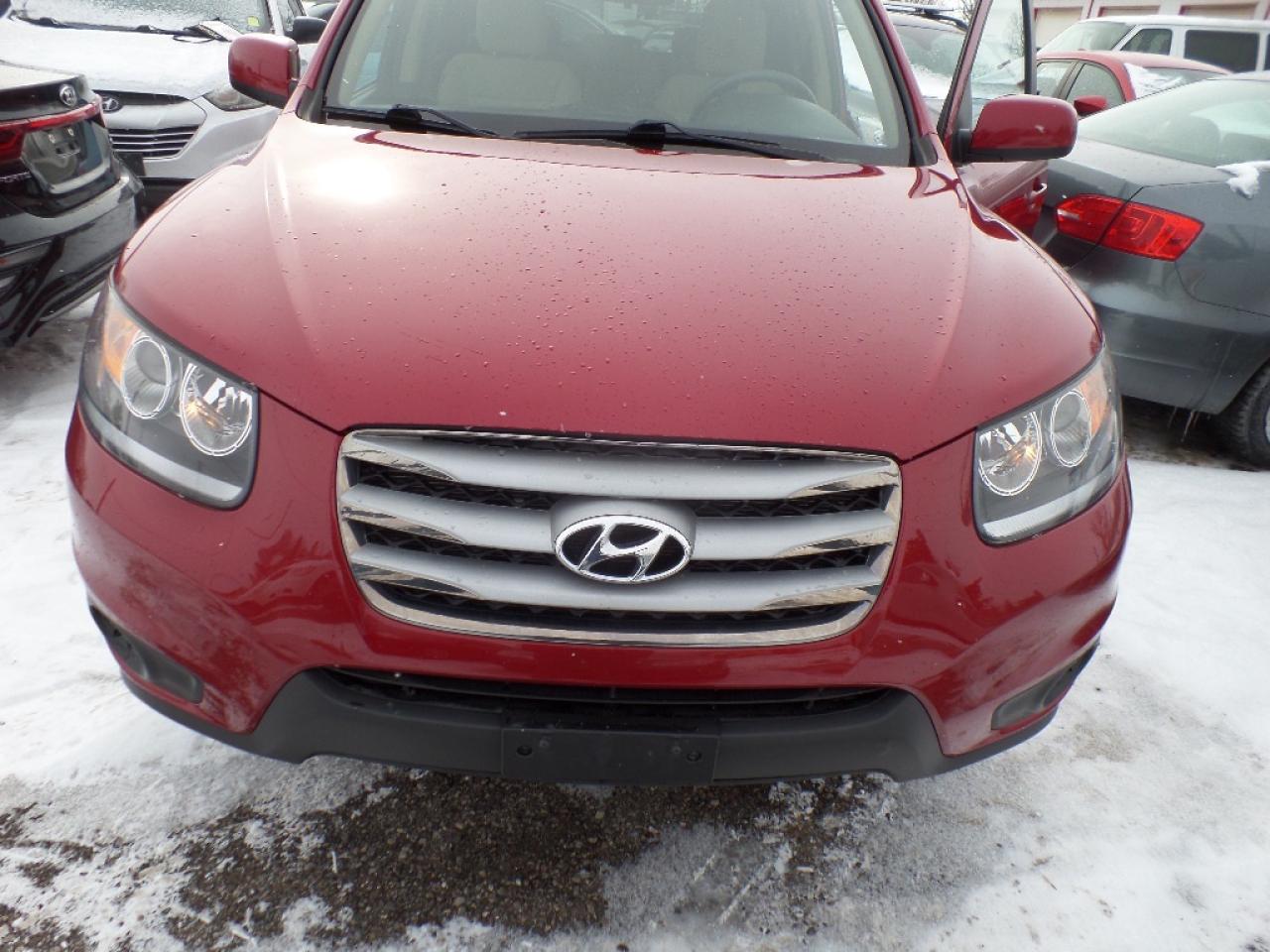 2012 Hyundai Santa Fe FWD 4dr I4 Auto GL Photo