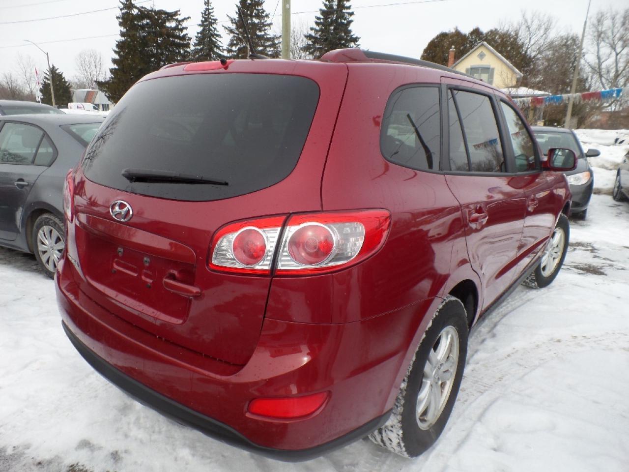 2012 Hyundai Santa Fe FWD 4dr I4 Auto GL Photo