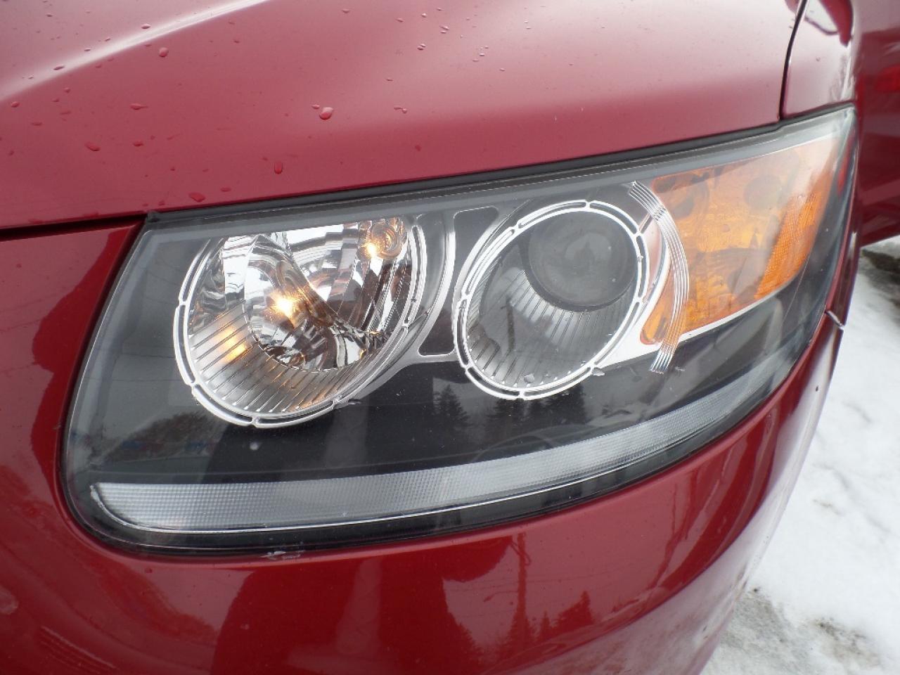 2012 Hyundai Santa Fe FWD 4dr I4 Auto GL Photo