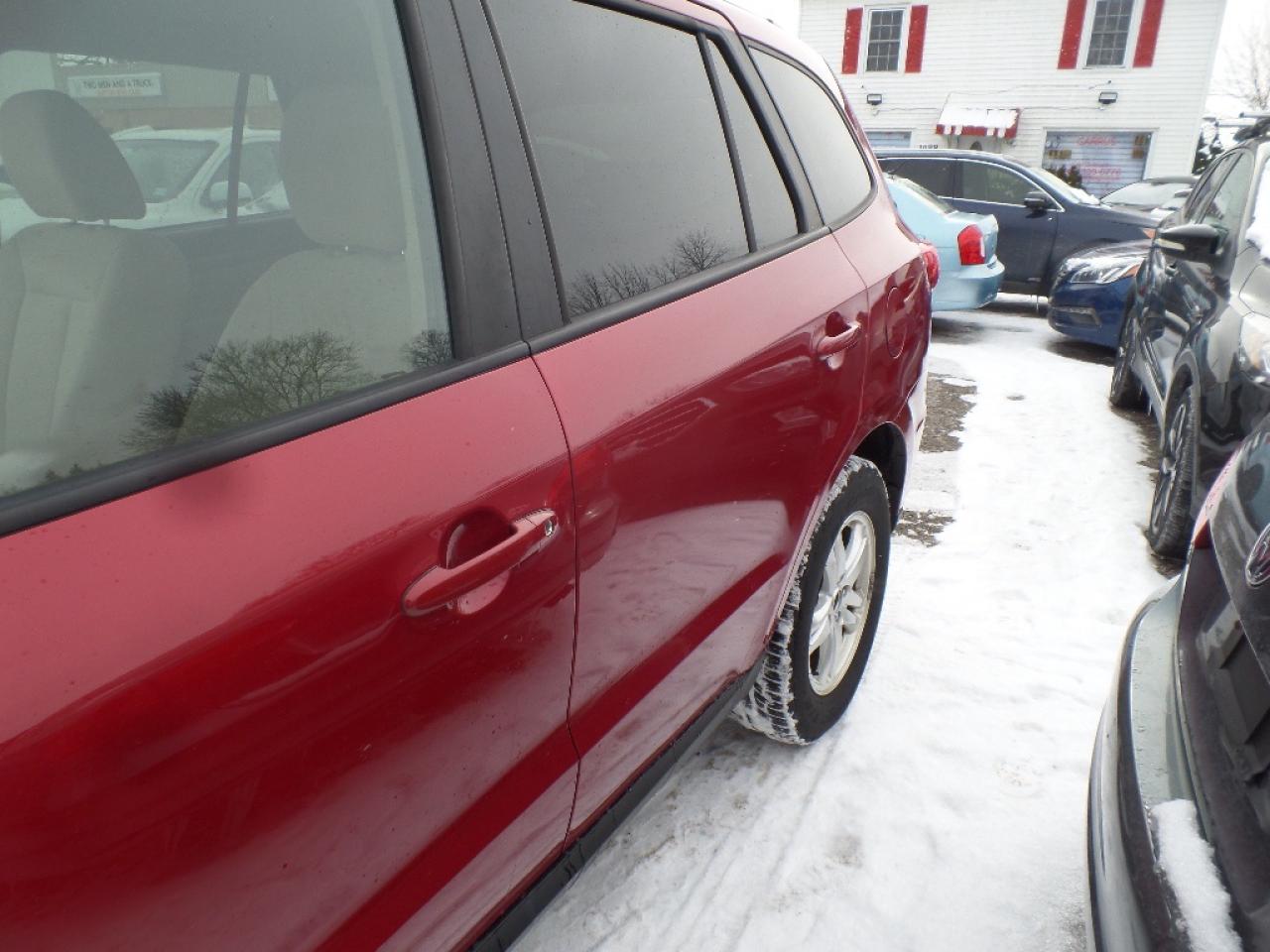 2012 Hyundai Santa Fe FWD 4dr I4 Auto GL Photo