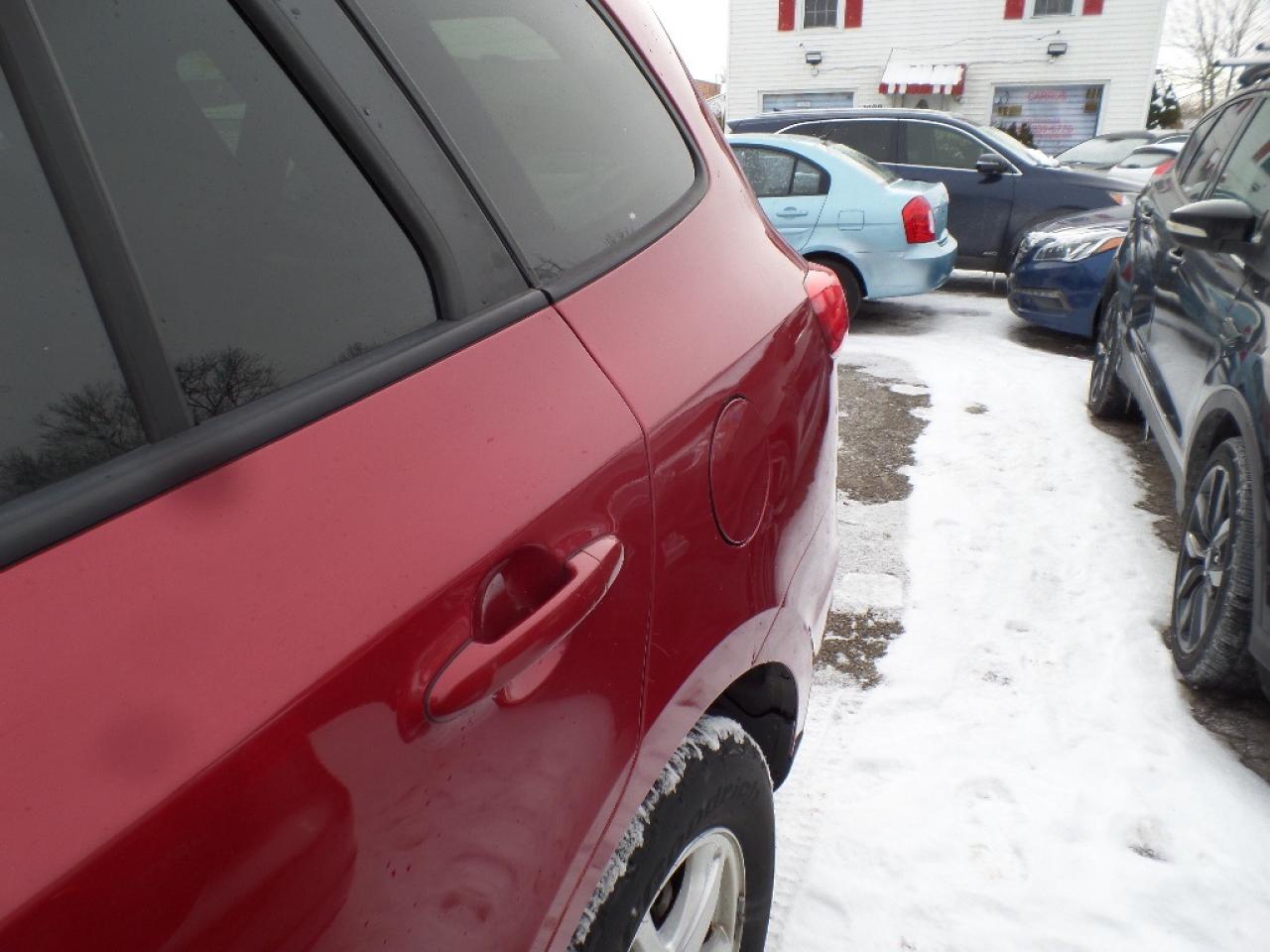 2012 Hyundai Santa Fe FWD 4dr I4 Auto GL Photo