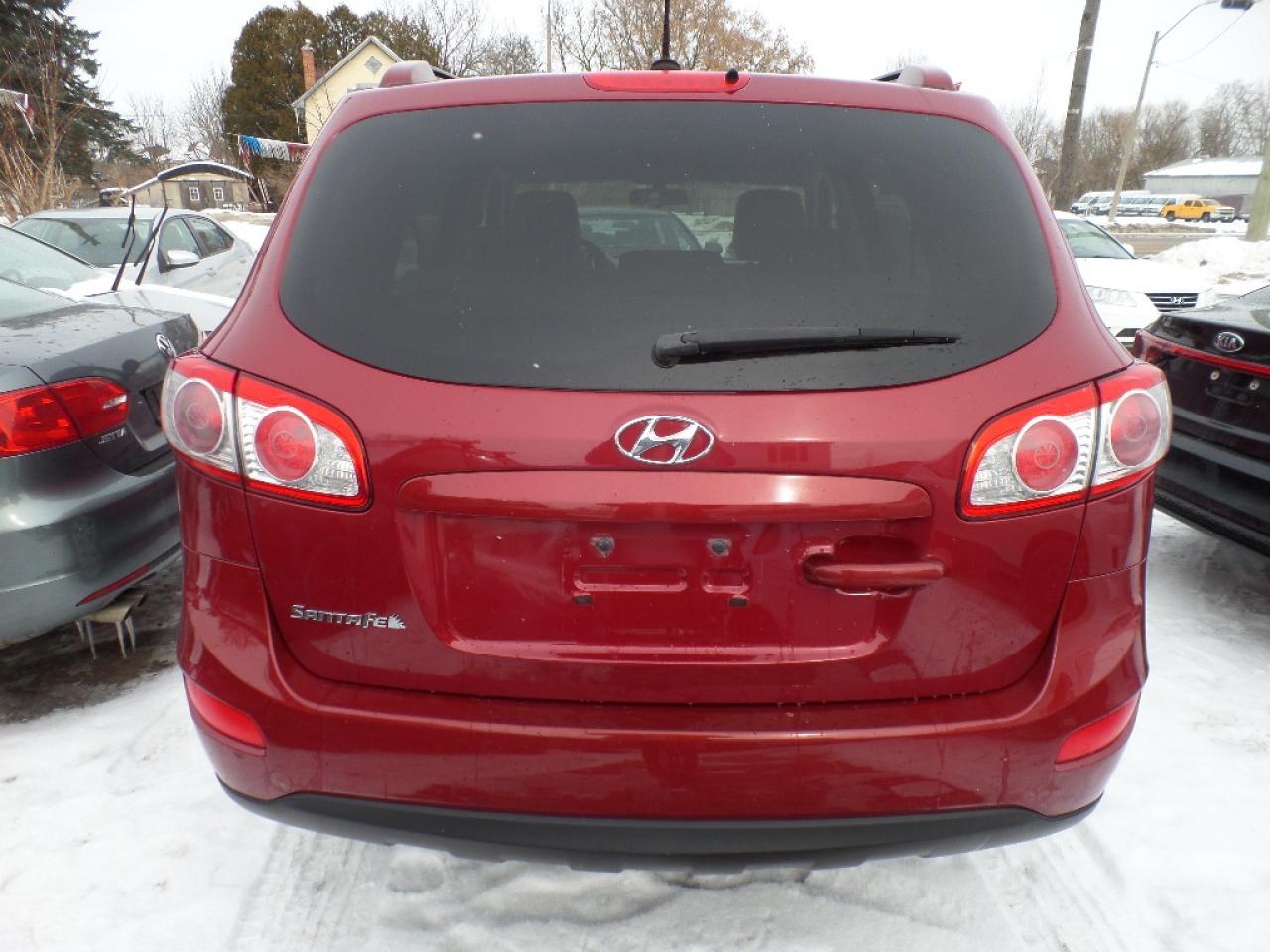 2012 Hyundai Santa Fe FWD 4dr I4 Auto GL Photo