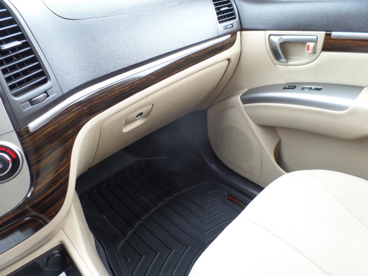 2012 Hyundai Santa Fe FWD 4dr I4 Auto GL Photo