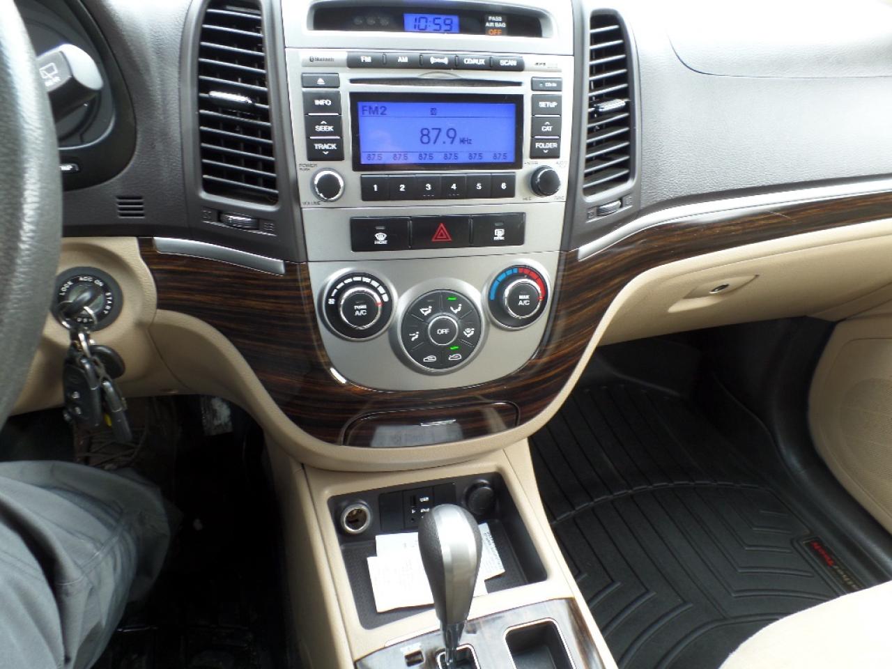 2012 Hyundai Santa Fe FWD 4dr I4 Auto GL Photo