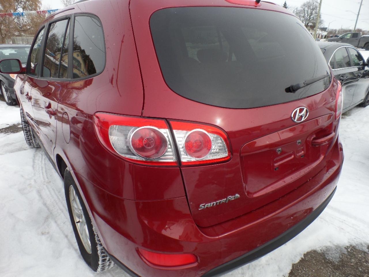 2012 Hyundai Santa Fe FWD 4dr I4 Auto GL Photo