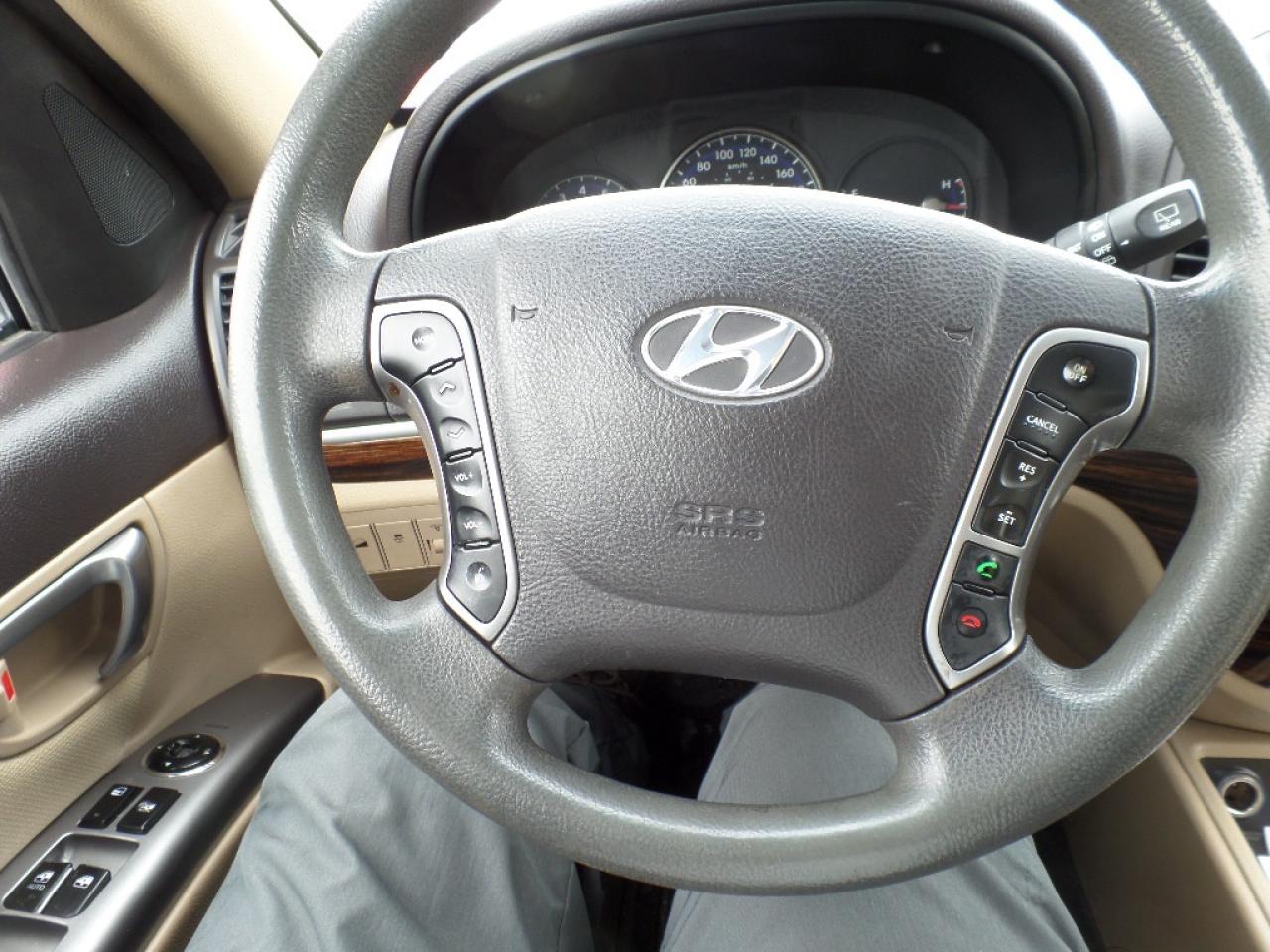 2012 Hyundai Santa Fe FWD 4dr I4 Auto GL Photo