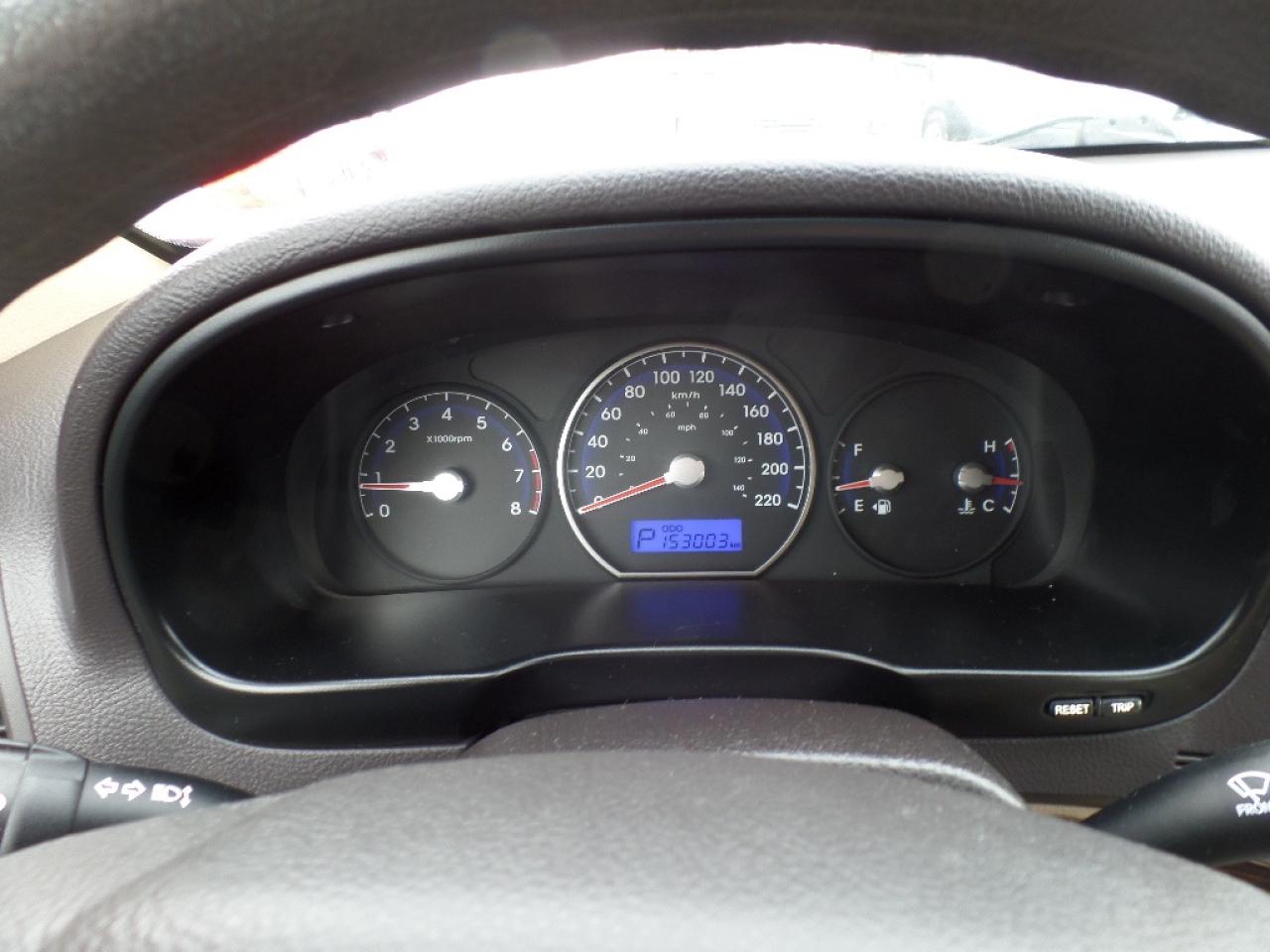 2012 Hyundai Santa Fe FWD 4dr I4 Auto GL Photo