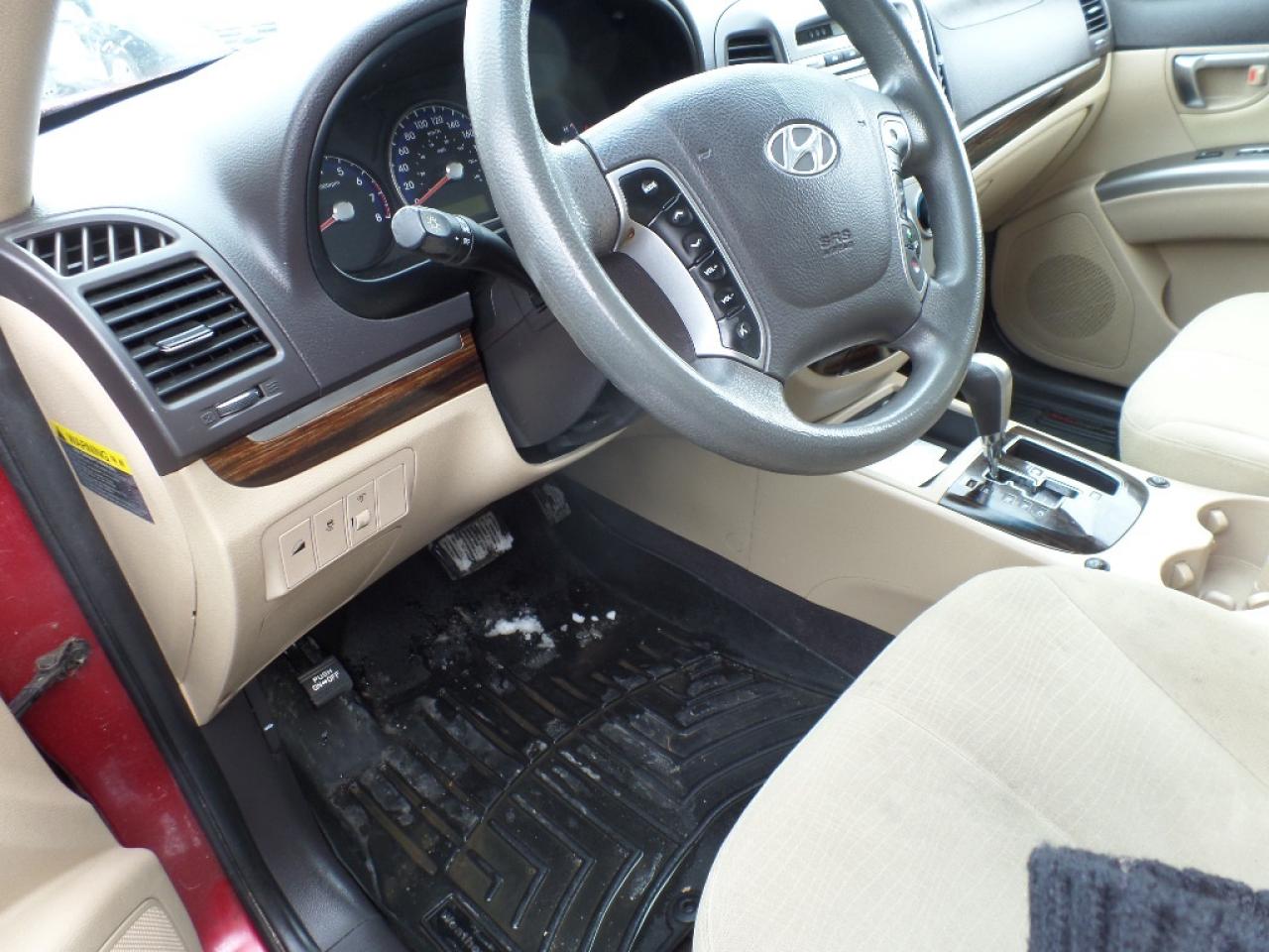 2012 Hyundai Santa Fe FWD 4dr I4 Auto GL Photo