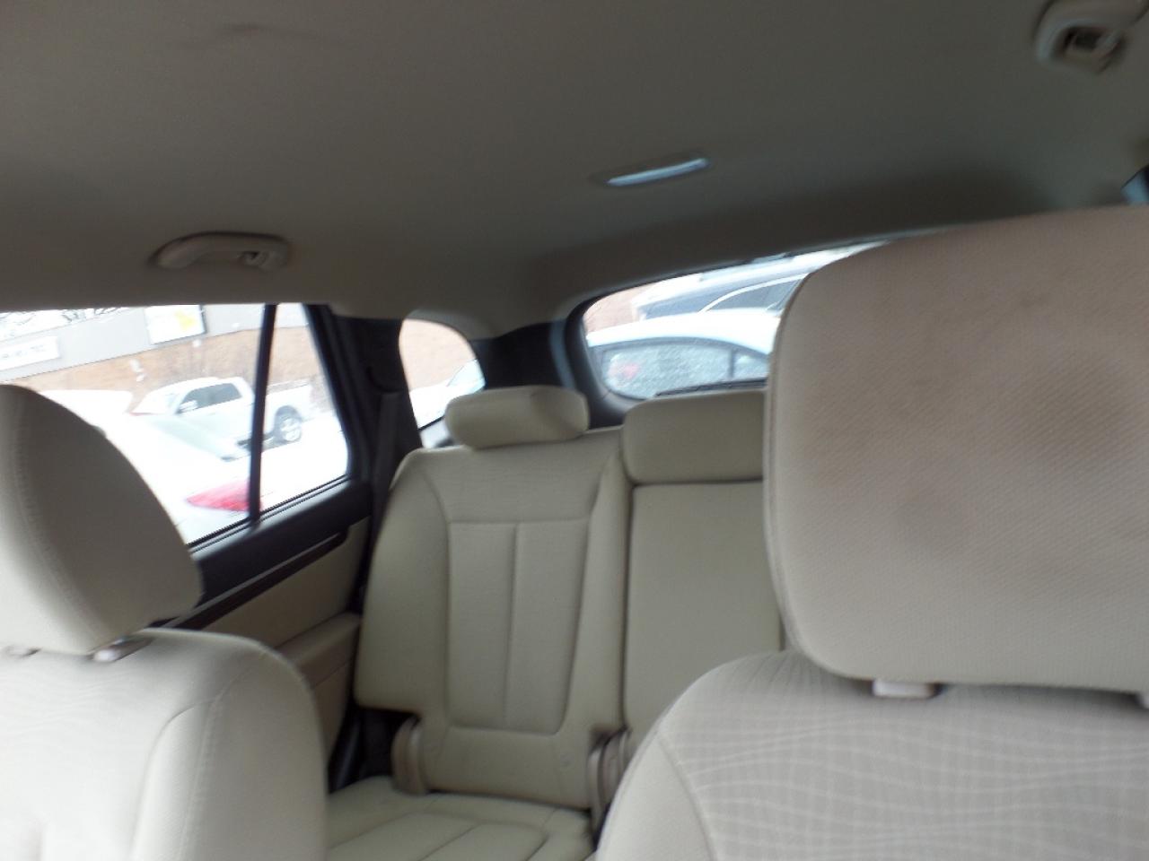 2012 Hyundai Santa Fe FWD 4dr I4 Auto GL Photo