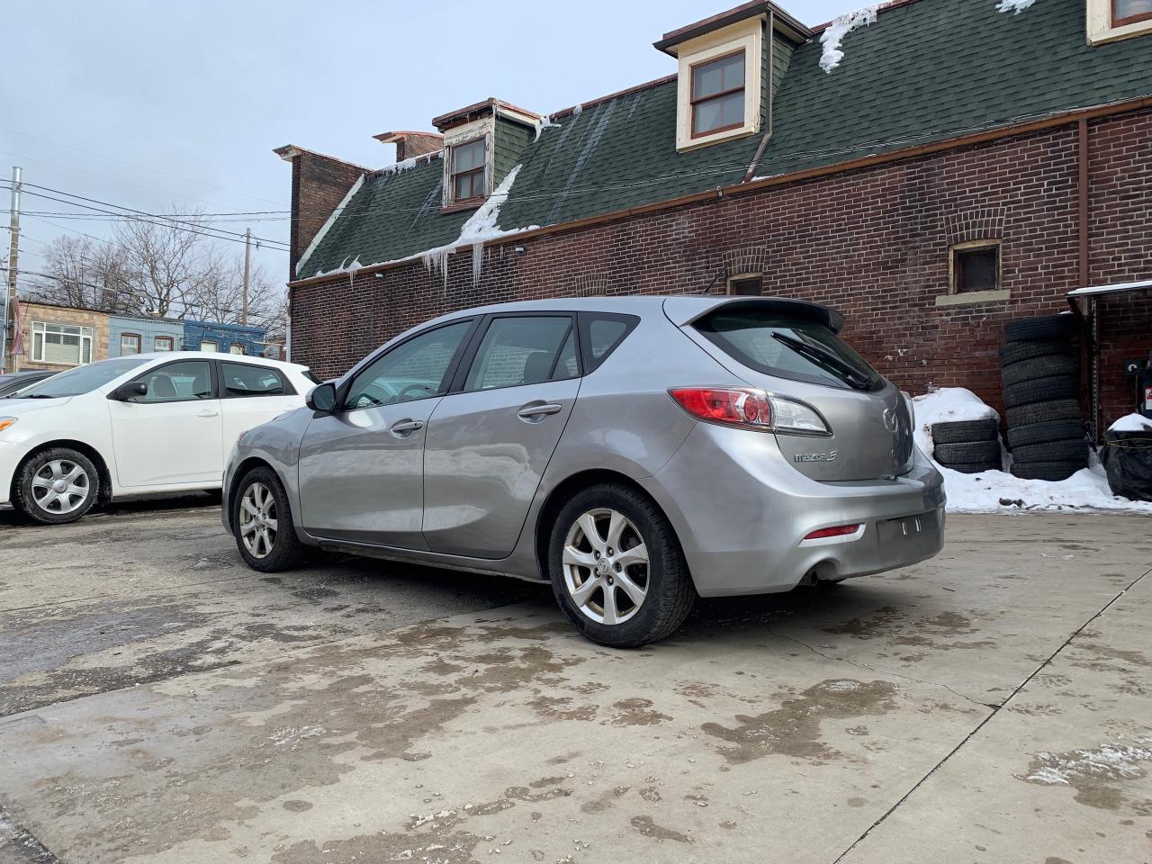 2011 Mazda MAZDA3 4dr HB Sport Auto GX Photo