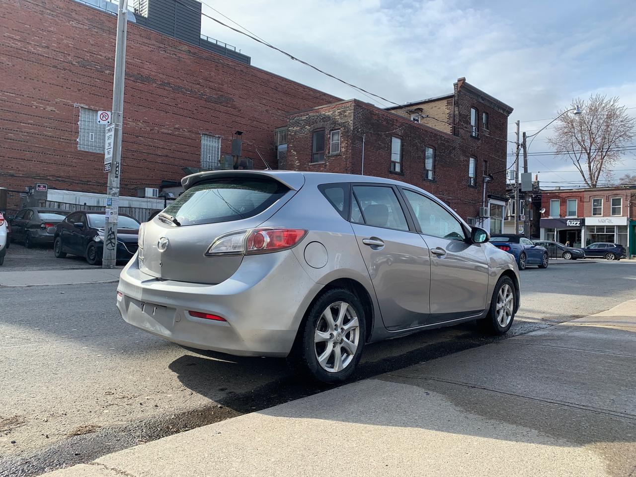 2011 Mazda MAZDA3 4dr HB Sport Auto GX Photo