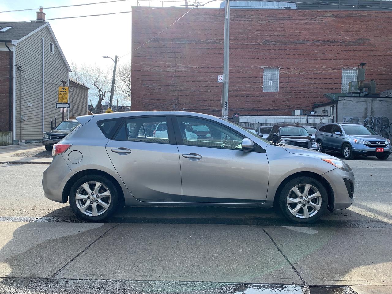 2011 Mazda MAZDA3 4dr HB Sport Auto GX Photo