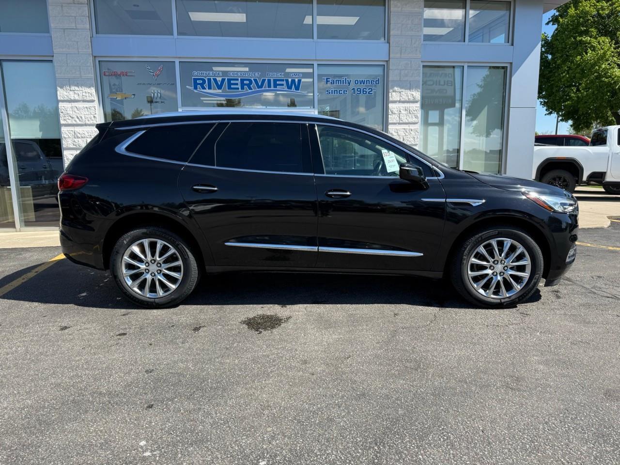 2021 Buick Enclave Essence All-Wheel Drive Photo2