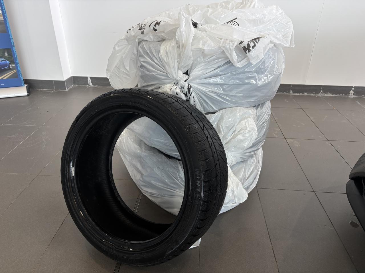 2025 Subaru WRX SPORT  VERY LOW KM   2 SETS OF TIRES   CLEANCARFAX Photo