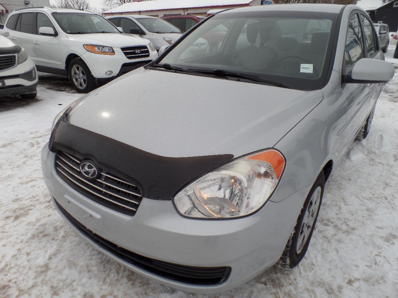 2010 Hyundai Accent 4dr Sdn Auto GL Photo