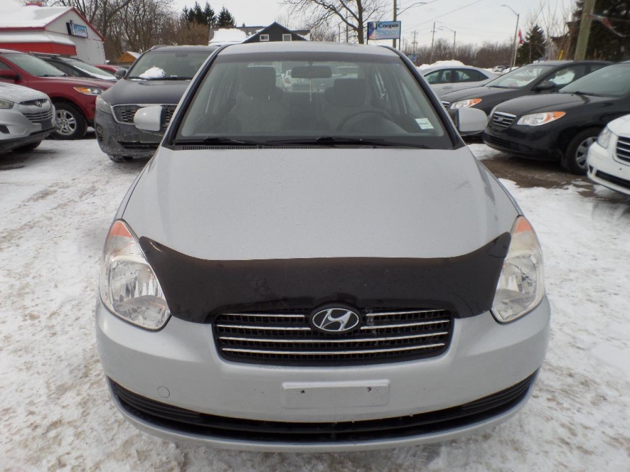 2010 Hyundai Accent 4dr Sdn Auto GL Photo