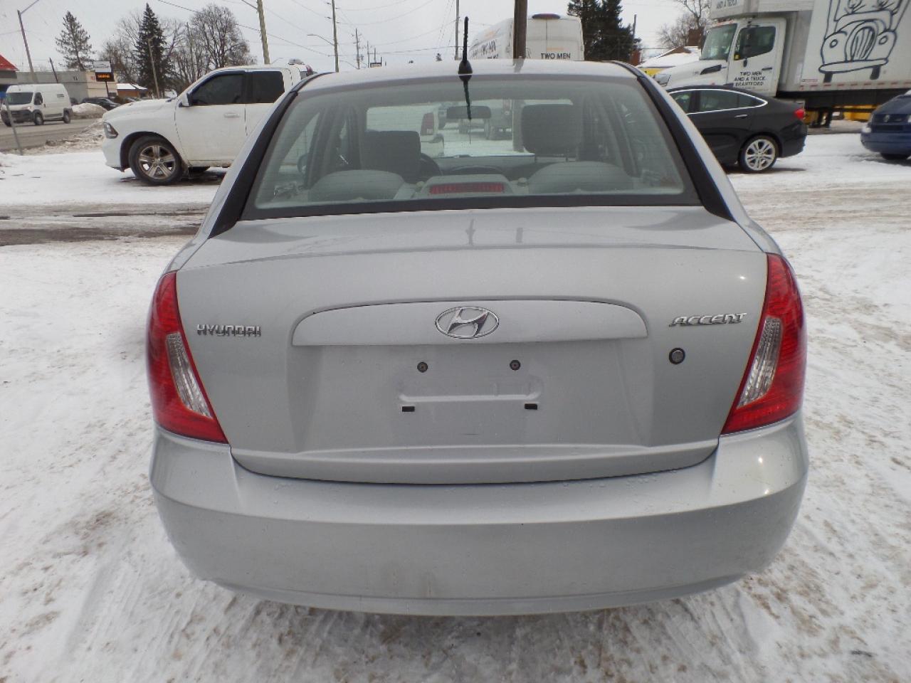 2010 Hyundai Accent 4dr Sdn Auto GL Photo