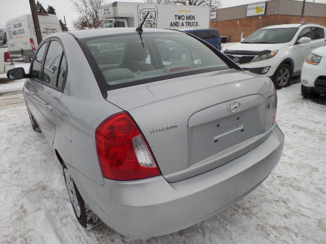 2010 Hyundai Accent 4dr Sdn Auto GL Photo