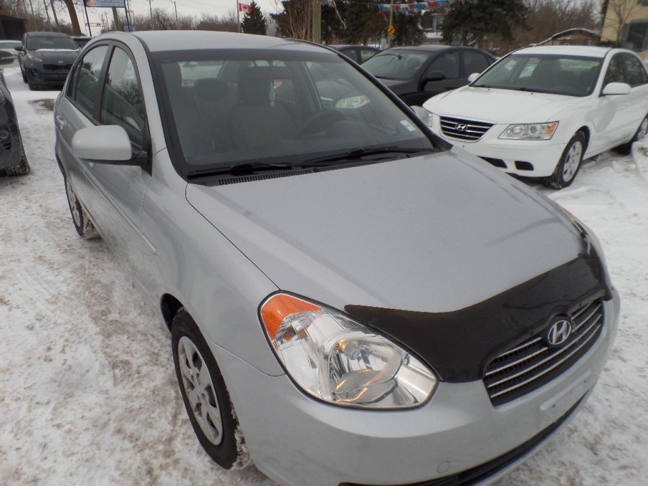 2010 Hyundai Accent 4dr Sdn Auto GL Photo