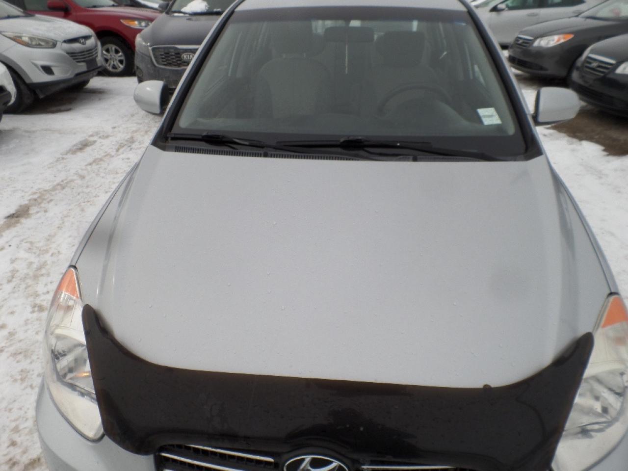 2010 Hyundai Accent 4dr Sdn Auto GL Photo