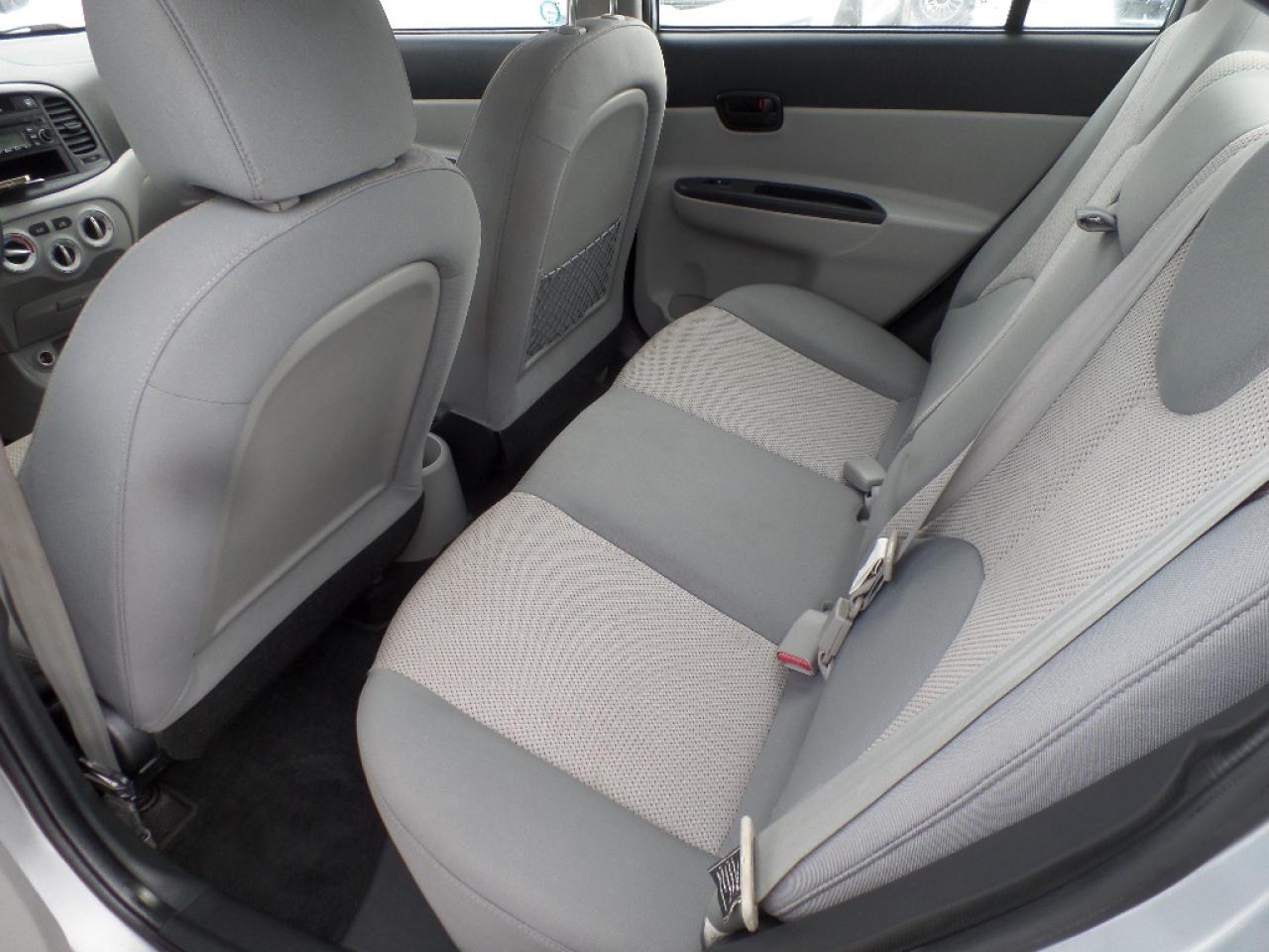 2010 Hyundai Accent 4dr Sdn Auto GL Photo