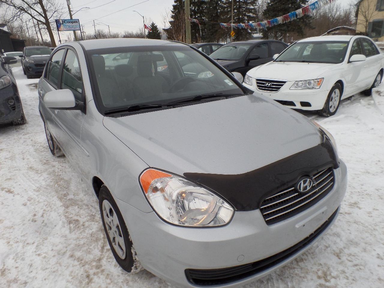 2010 Hyundai Accent 4dr Sdn Auto GL Photo