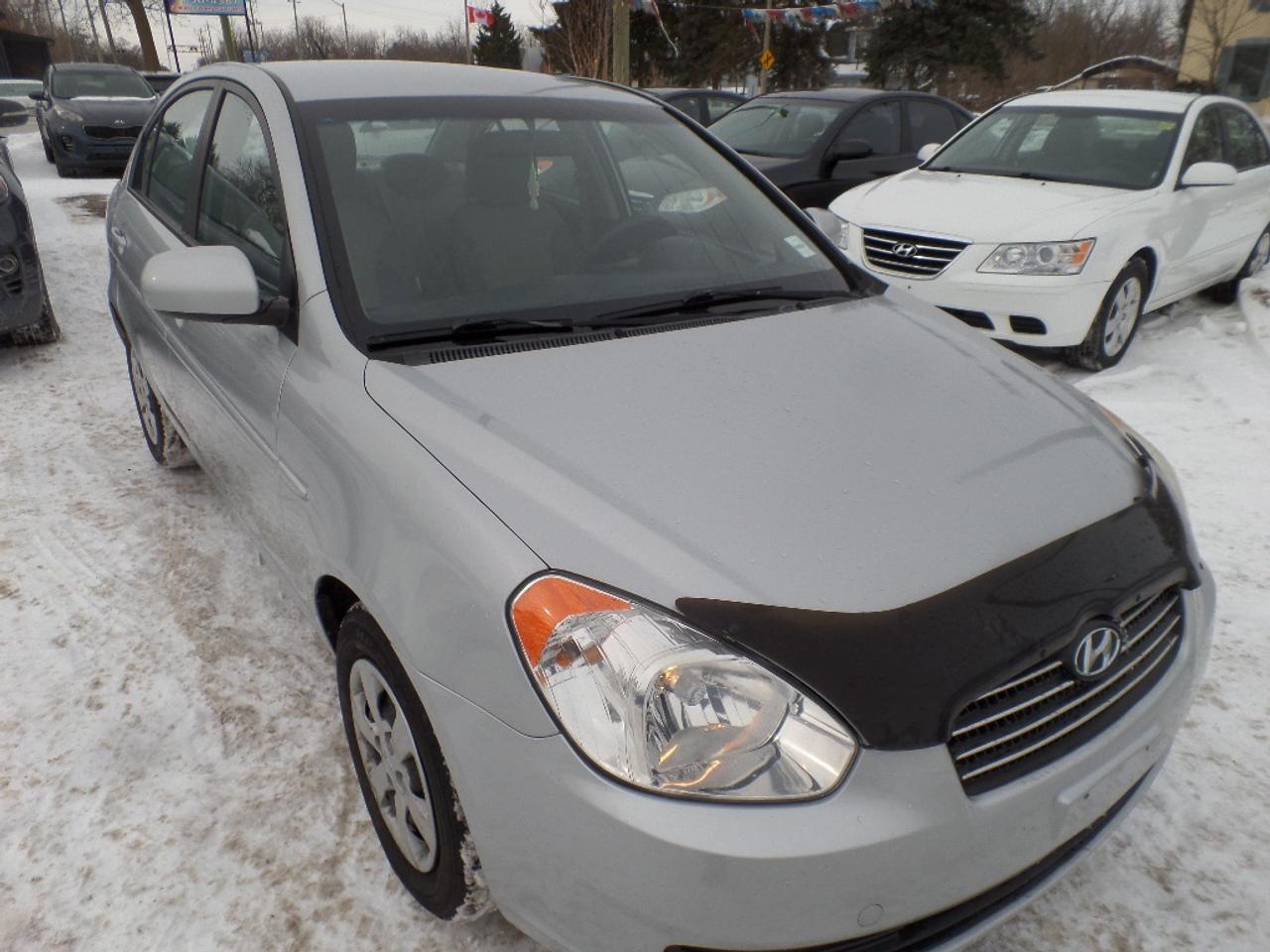 2010 Hyundai Accent 4dr Sdn Auto GL Photo