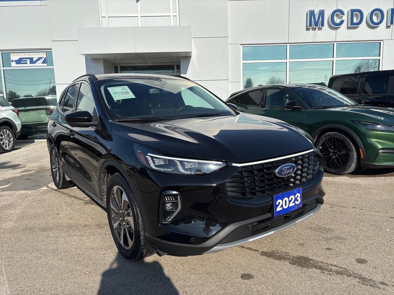 2023 Ford Escape Platinum Photo0