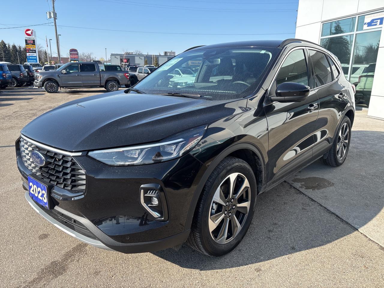 2023 Ford Escape Platinum Photo