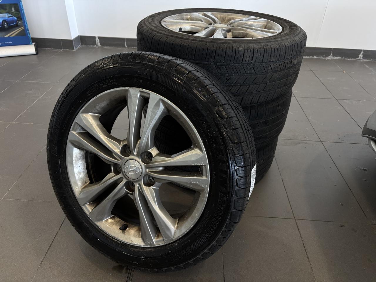 2019 Hyundai Sonata ESSENTIAL MODEL   2 SETS OF TIRES   SOLD AS IS Photo