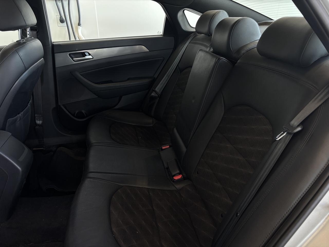 2019 Hyundai Sonata ESSENTIAL   2 SETS OF TIRES   SOLD AS-IS   SUNROOF Photo