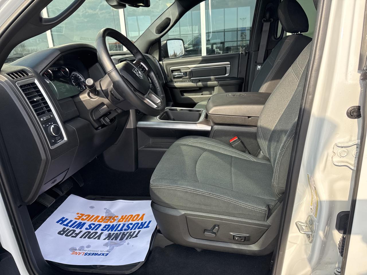 2023 RAM 1500 Classic WARLOCK Photo