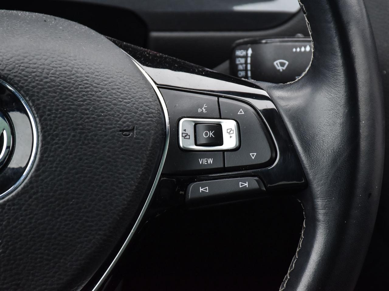 2021 Volkswagen Tiguan 4Motion "R-LINE" Photo