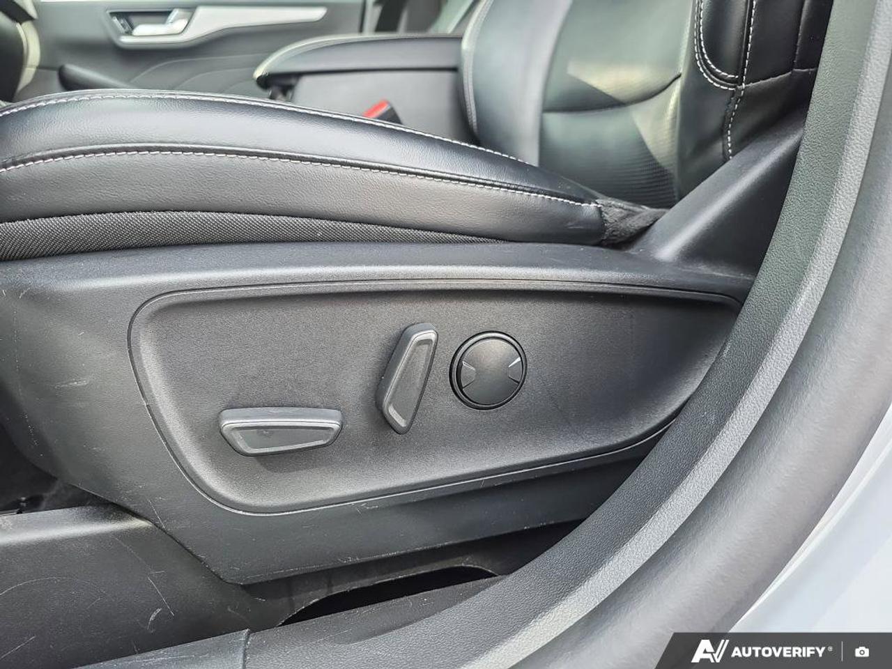 2025 Ford Escape Platinum AWD | Photo