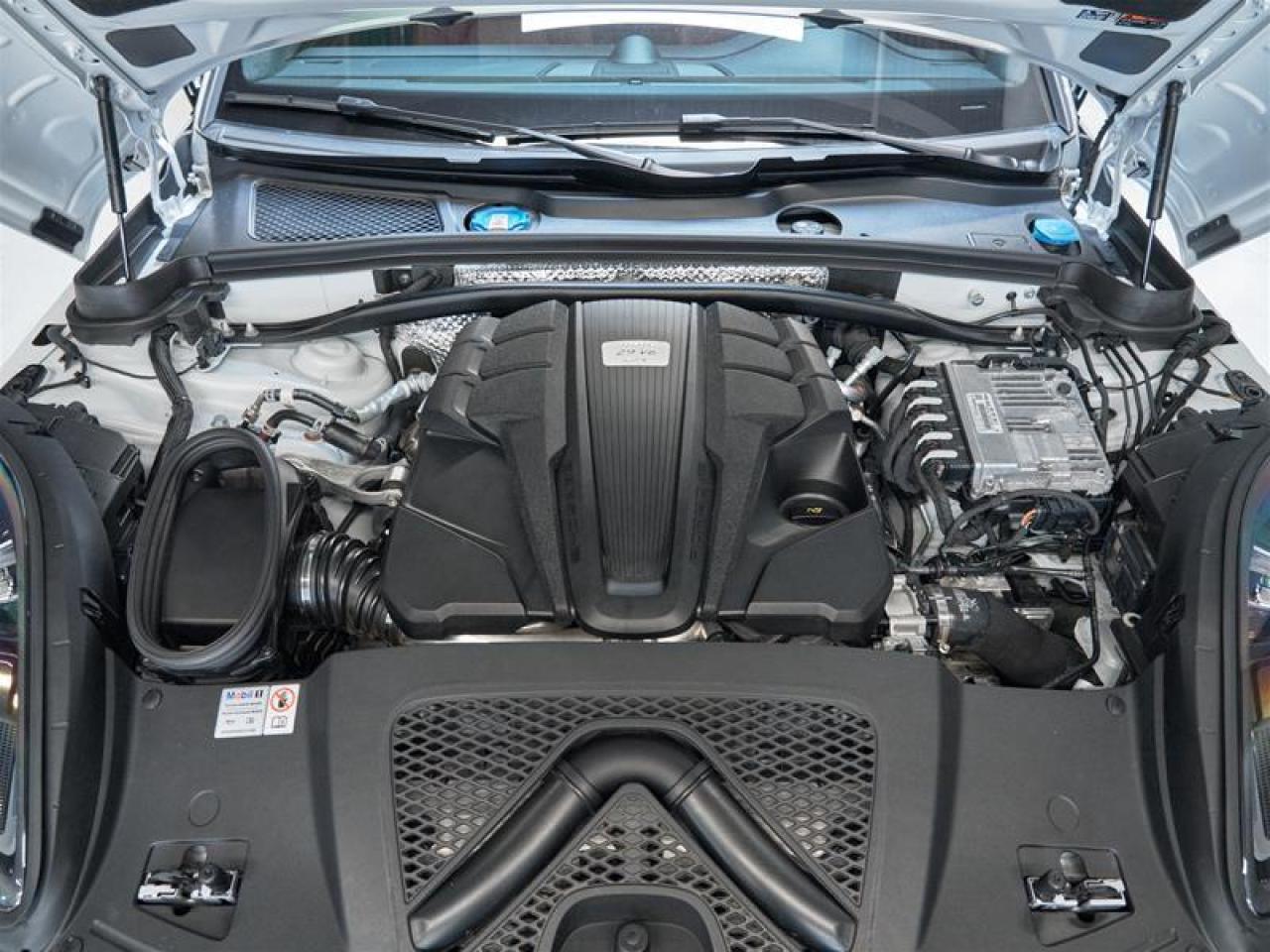 2024 Porsche Macan GTS AWD Photo