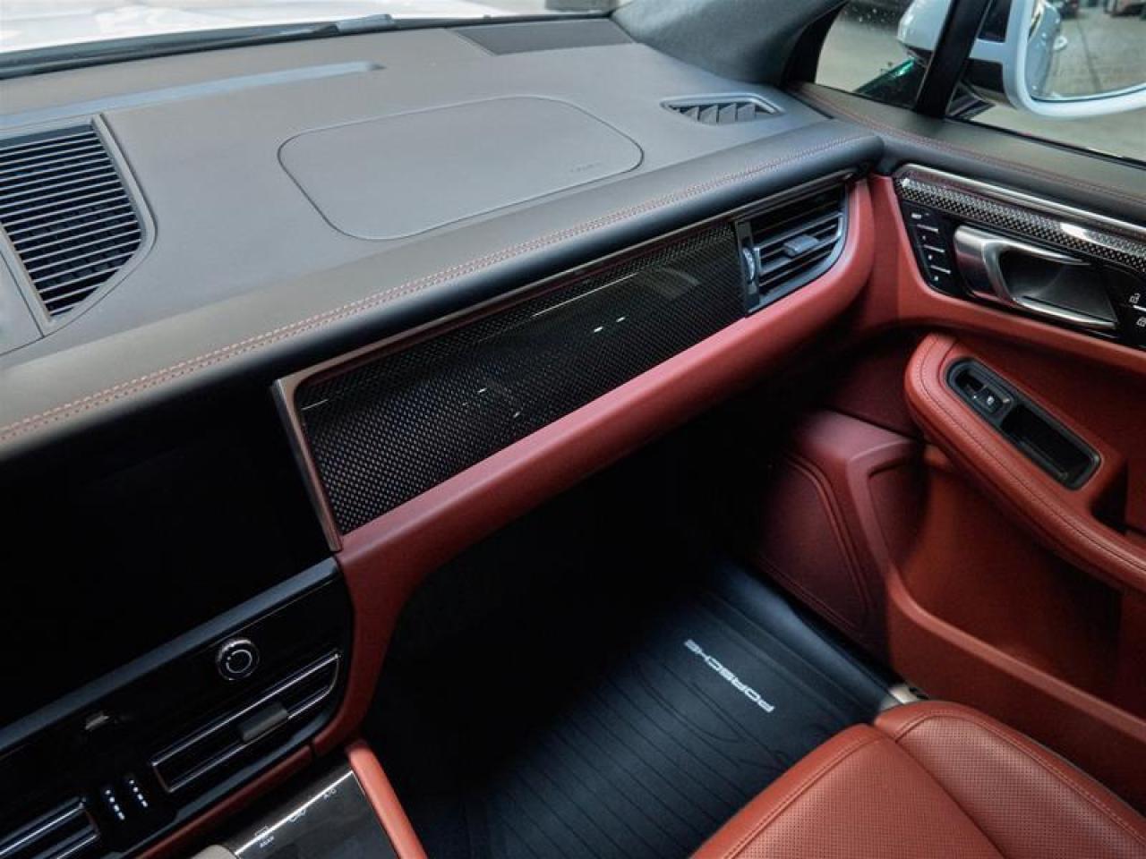 2024 Porsche Macan GTS AWD Photo