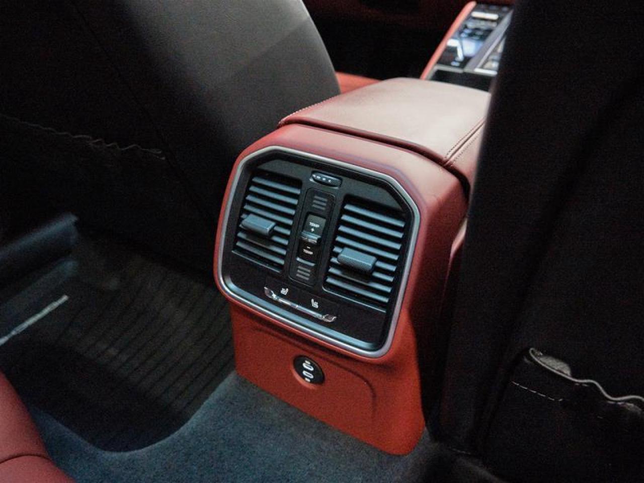 2024 Porsche Macan GTS AWD Photo