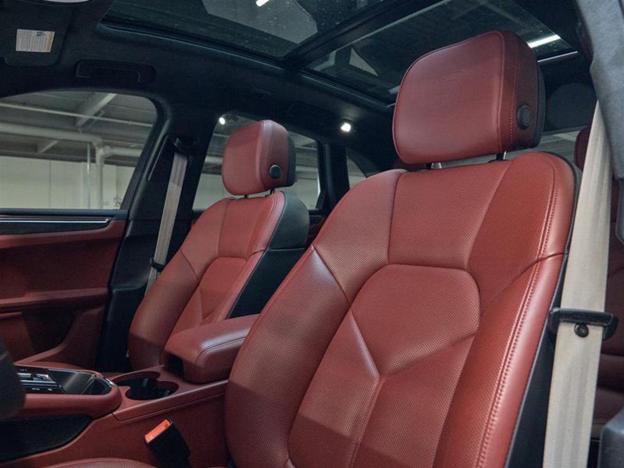 2024 Porsche Macan GTS AWD Photo