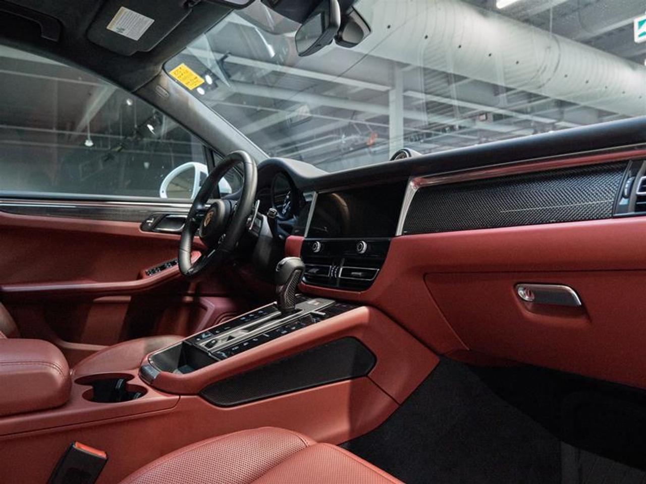 2024 Porsche Macan GTS AWD Photo