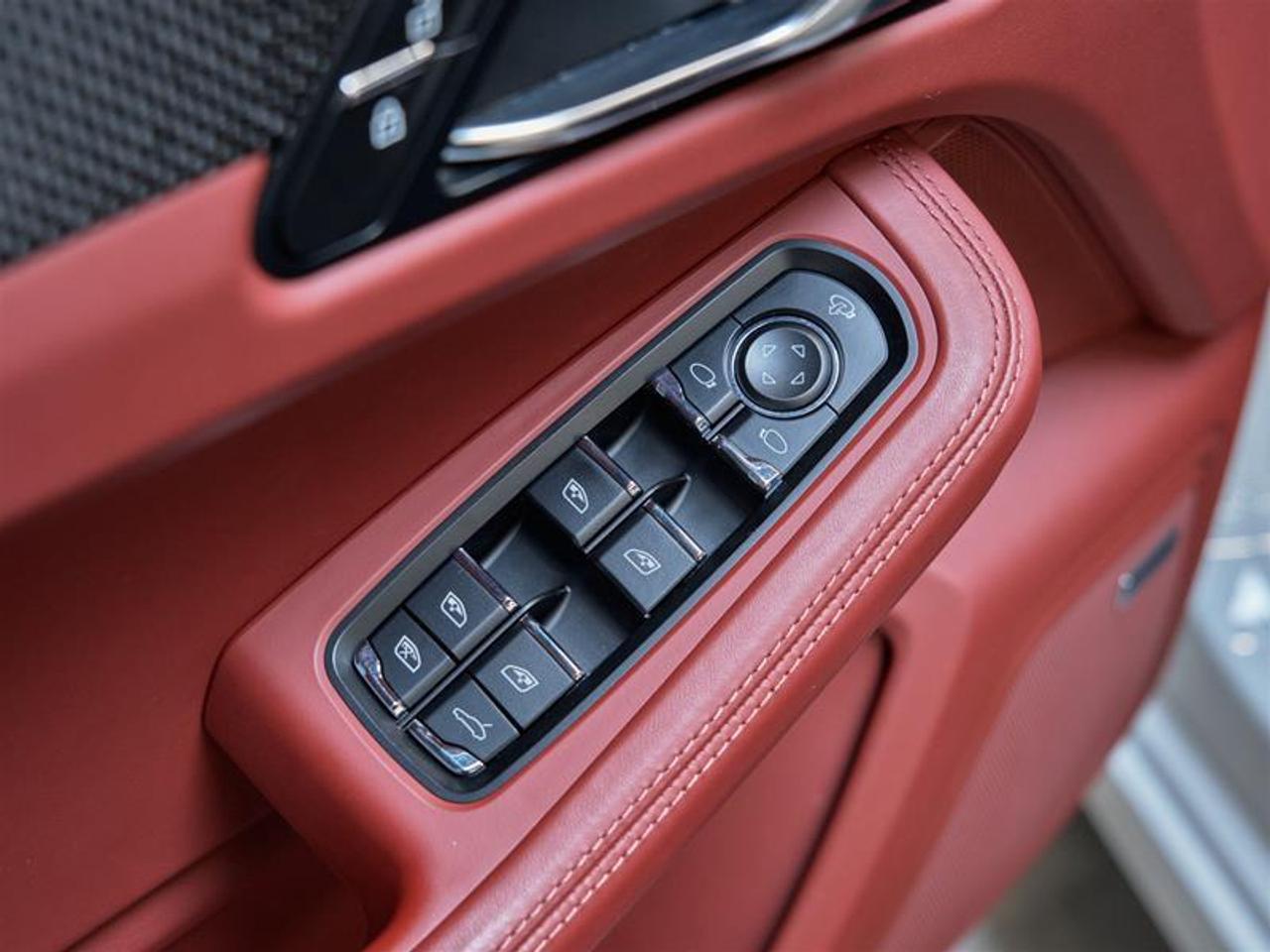 2024 Porsche Macan GTS AWD Photo